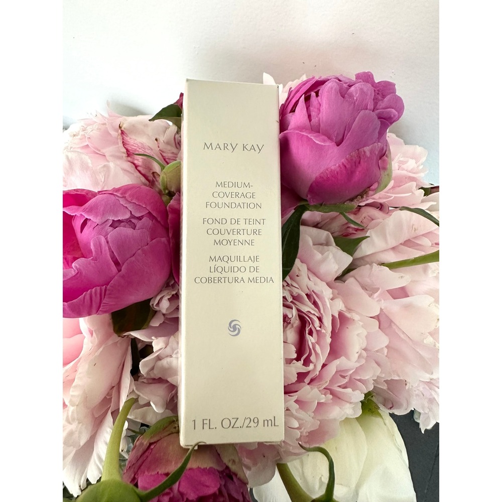 Mary Kay Medium Coverage Foundation Ivory 200 NIB 1 Oz. 356000